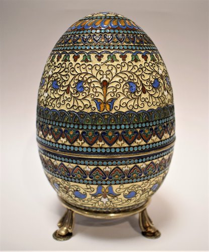  Egg in gilded silver and enamels coasonné